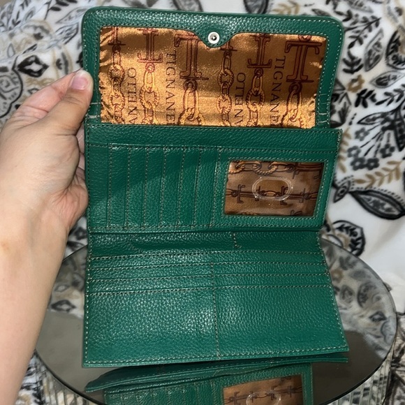 Tignanello Womenโs Shoulder Bag, GreenPebble Italian Leather W/ Matching Wallet - Picture 8 of 16